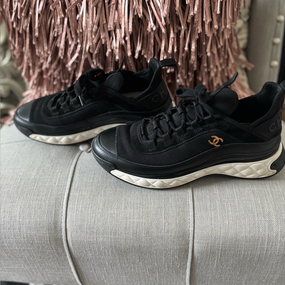 Chanel sneakers size 41 Fabric & Calfskin
White & Black - Picture 1 of 3